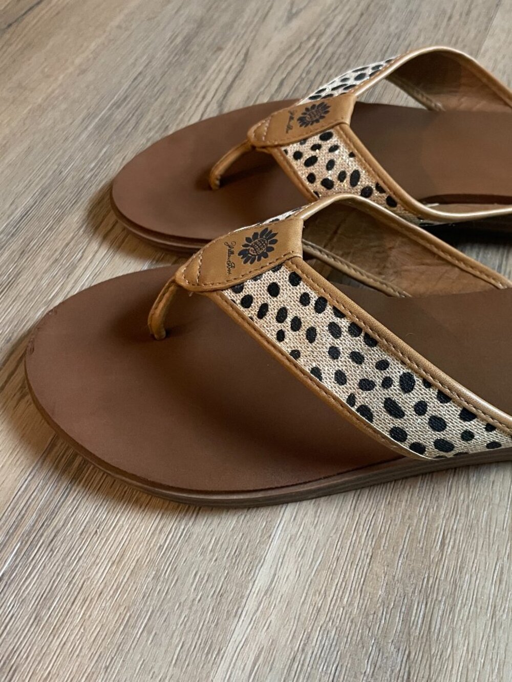 Yellow Box Women's Animal Print Leopard Flop Flops Thong Sandals 9.5 - Picture 2 of 10